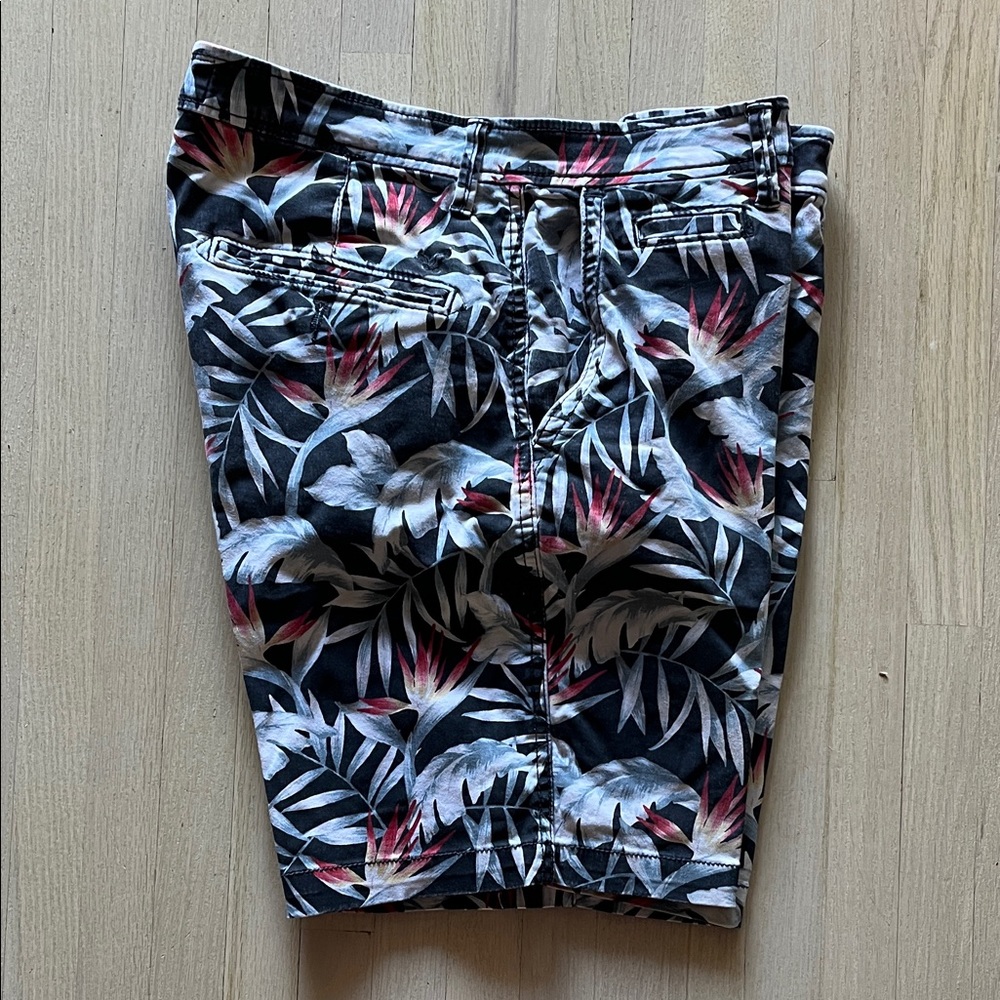 American Eagle Outfitters Floral Print Men's Shorts